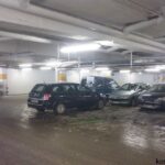 Parking Real niczym Zimowy Pałac sople_na_parkingu